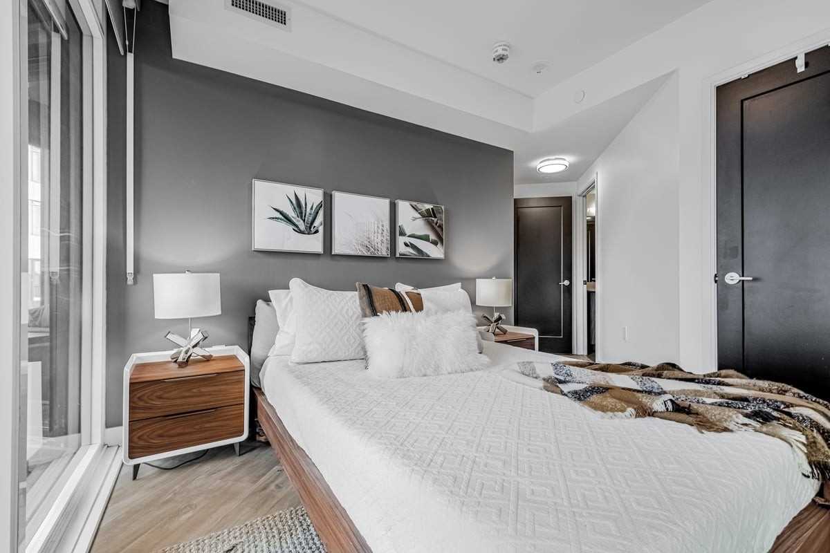 27 Bathurst St, #1001