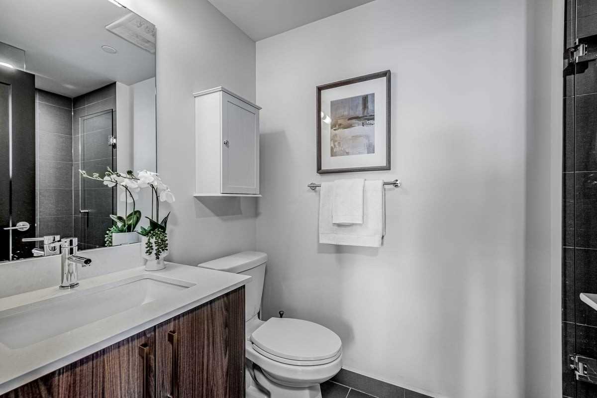 27 Bathurst St, #1001