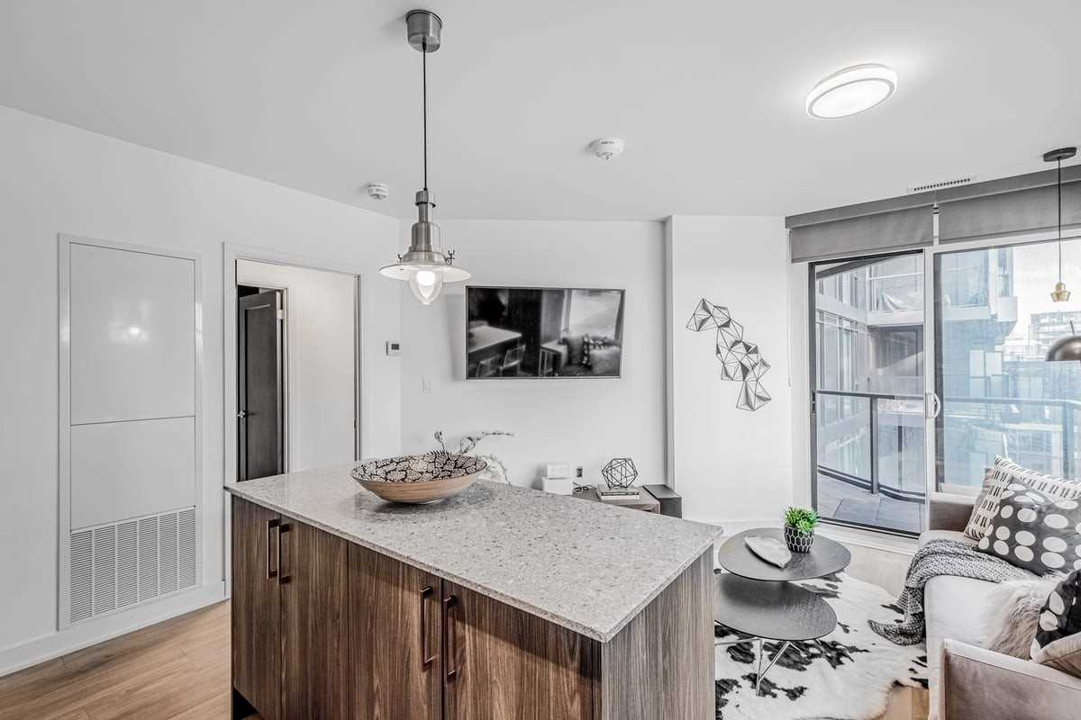 27 Bathurst St, #1001