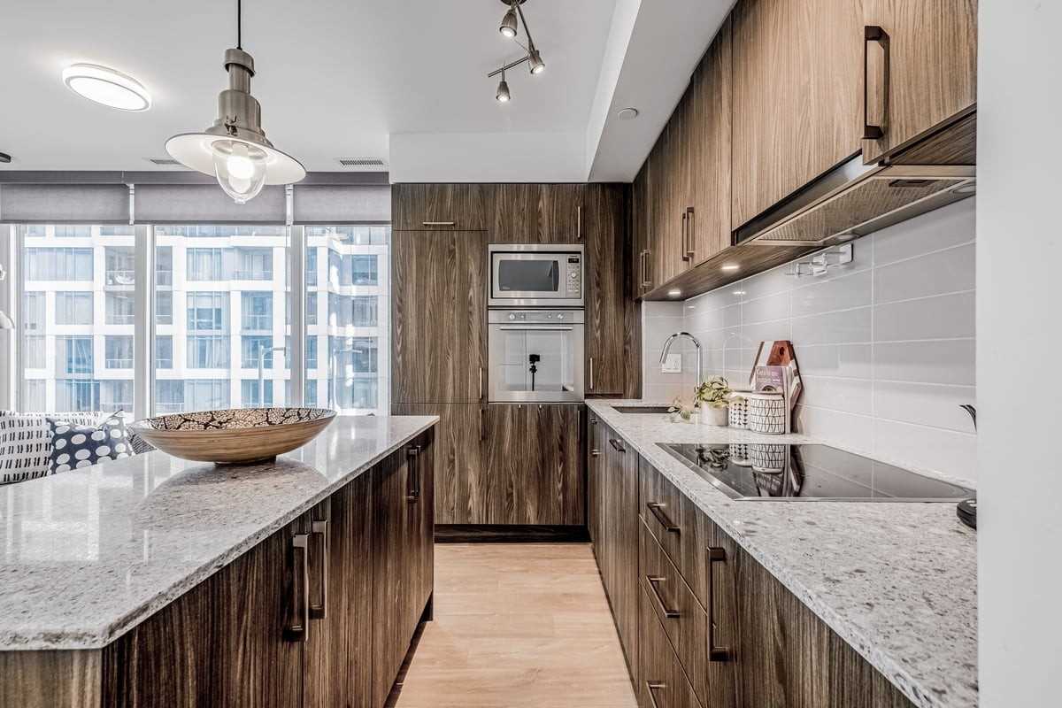 27 Bathurst St, #1001