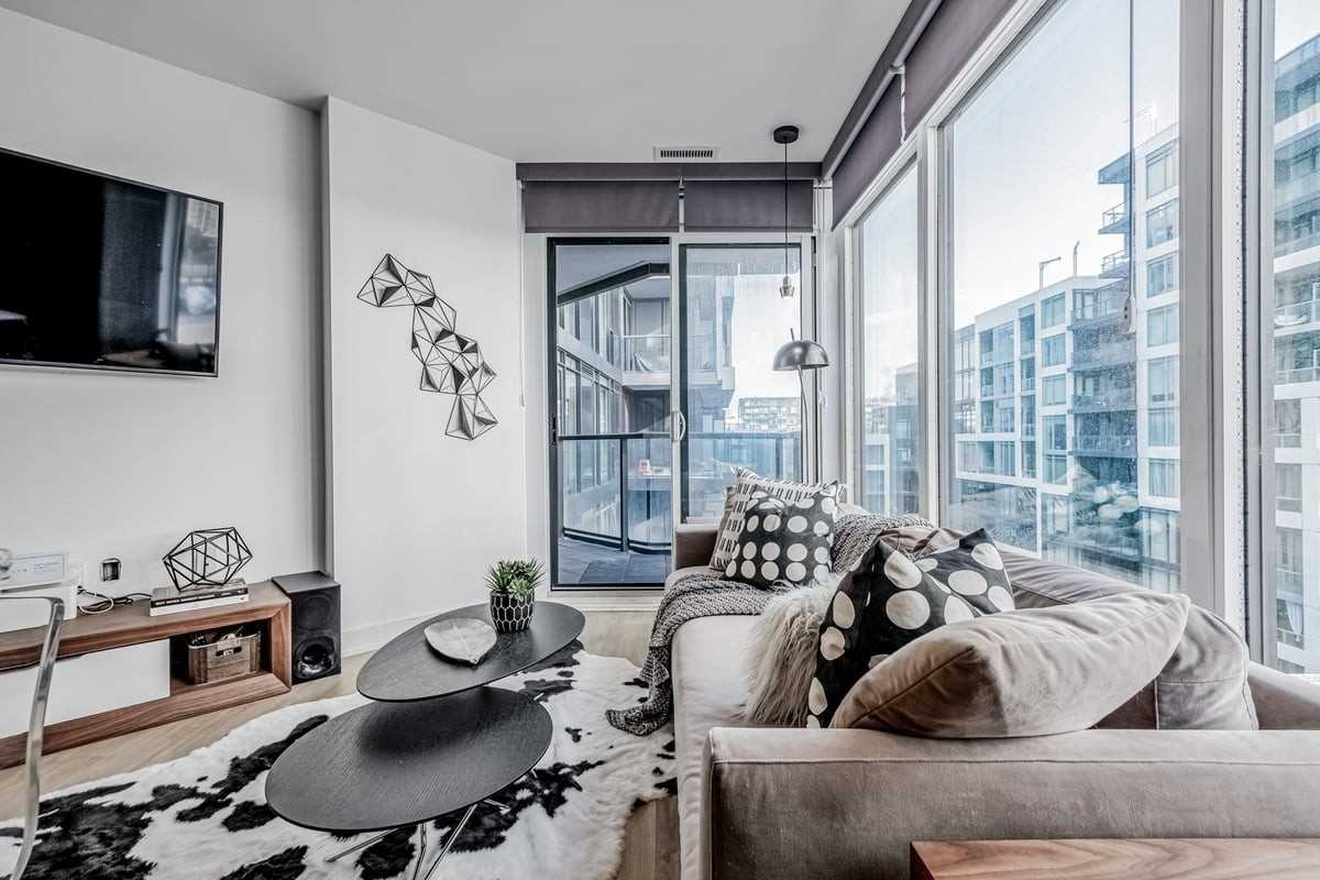 27 Bathurst St, #1001