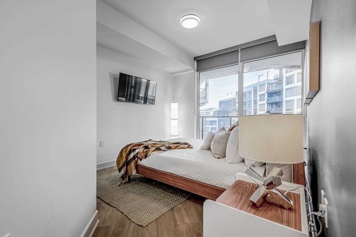 27 Bathurst St, #1001