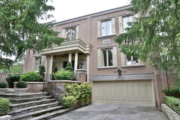 103 Dunloe Rd, Toronto