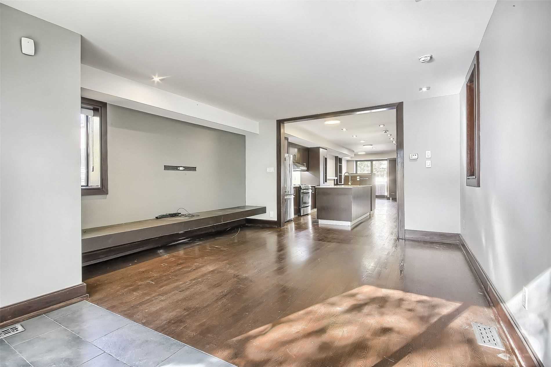 127 Orchard View Boulevard