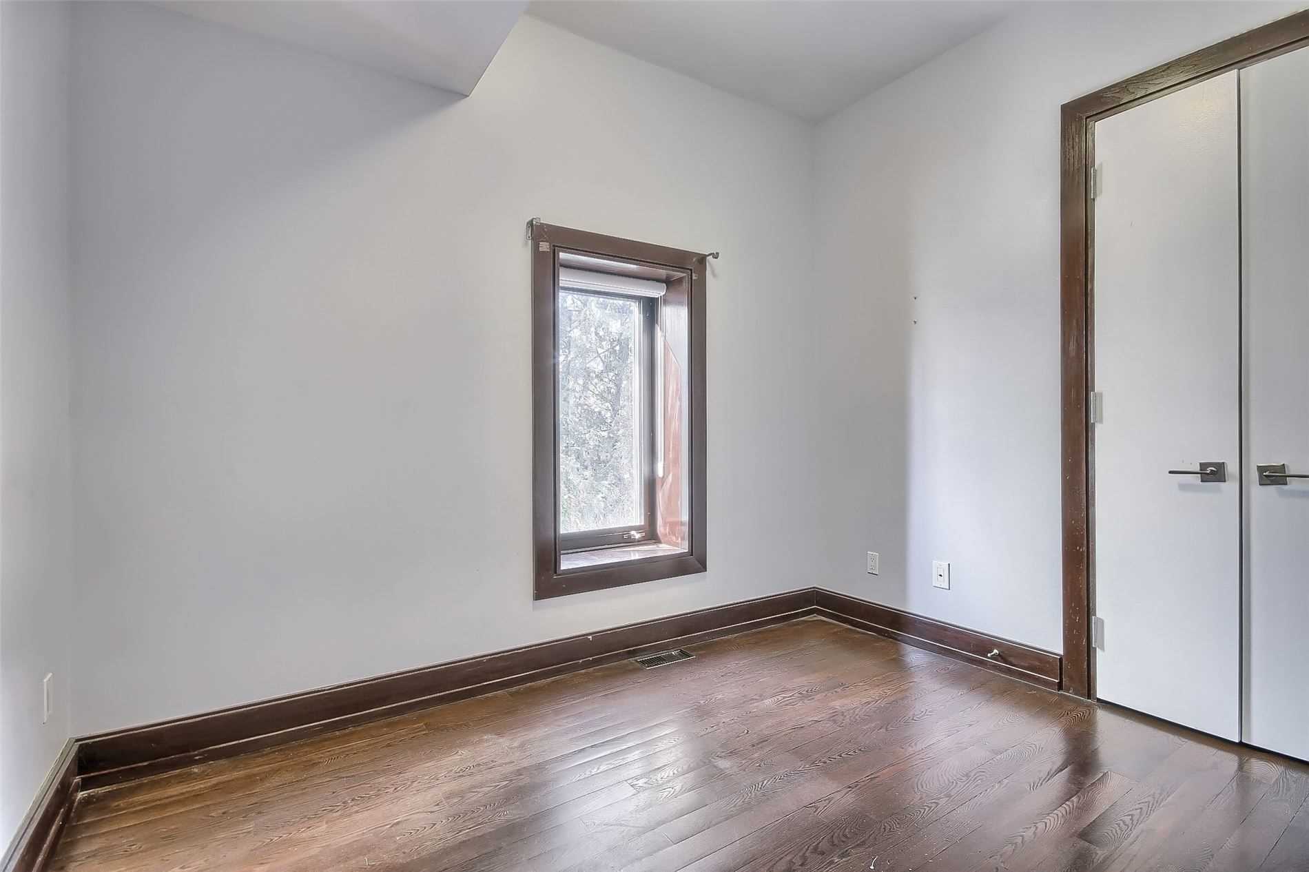 127 Orchard View Boulevard