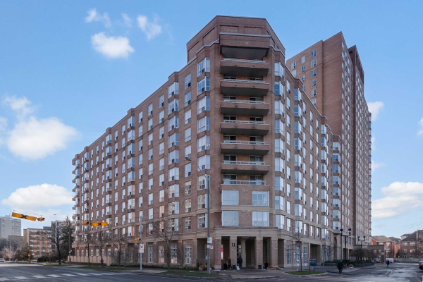 11 Thorncliffe Park Dr, Toronto