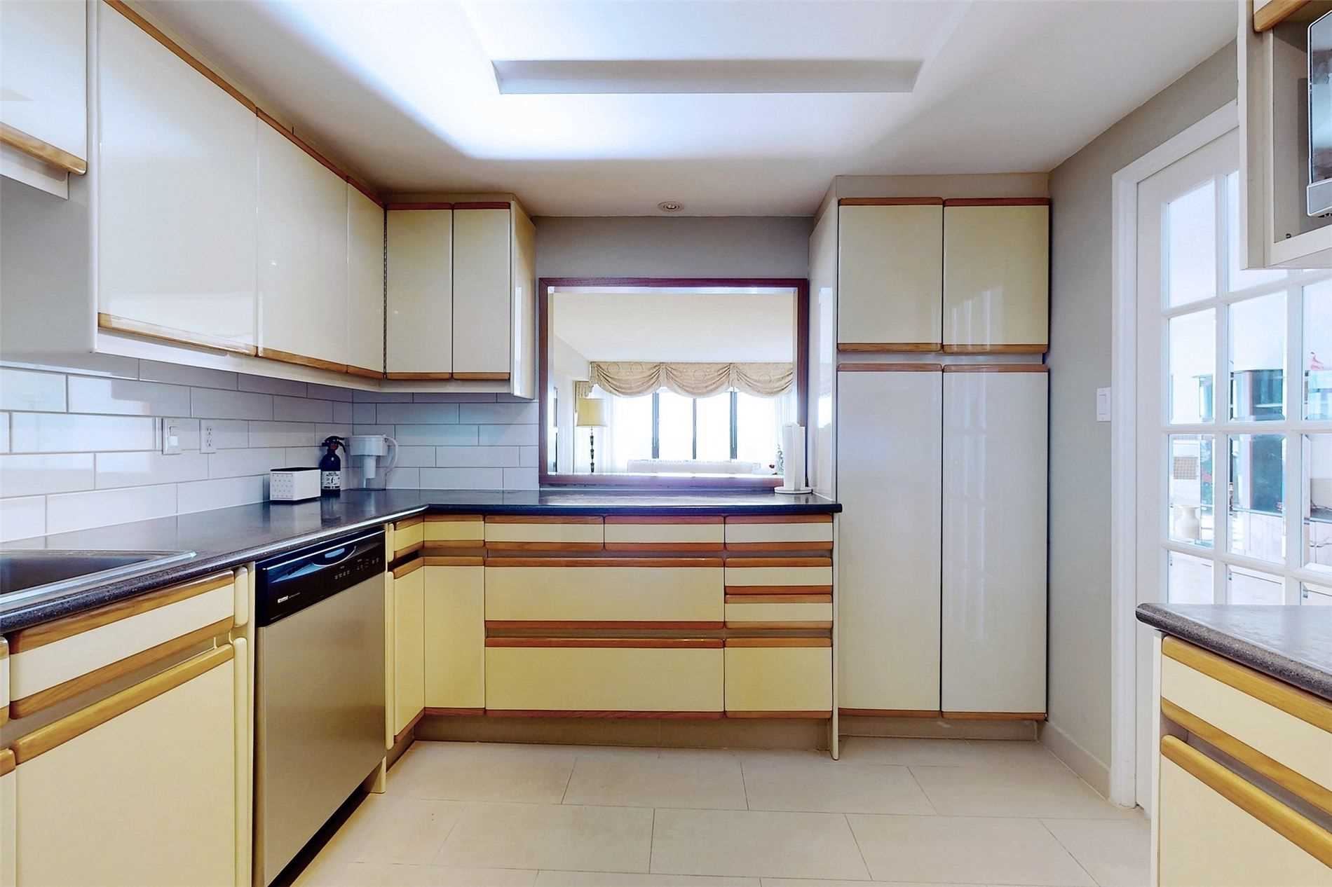 1555 Finch Avenue E, #1605
