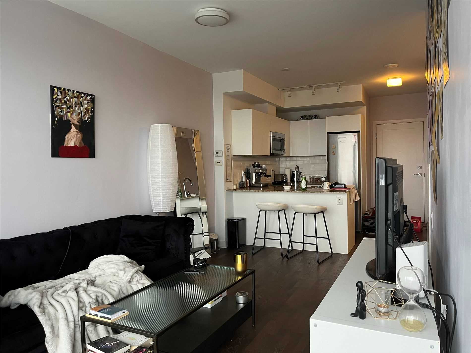 Listing C5842322 - Large Photo # 3