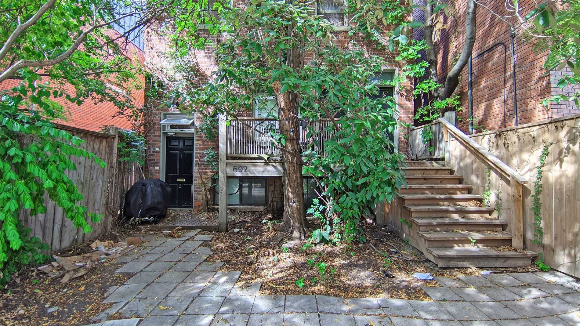 692 Richmond St W