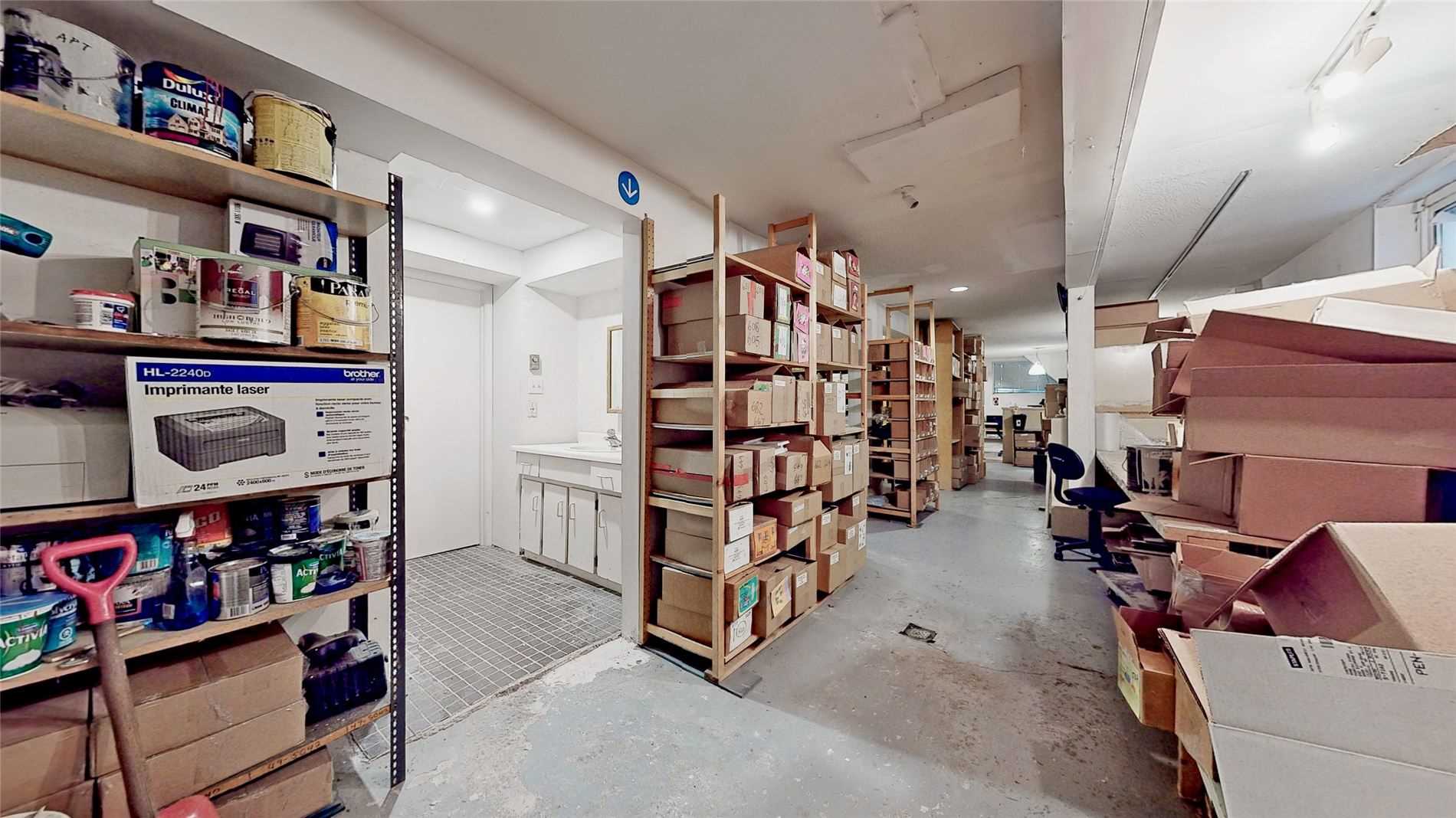 692 Richmond St W