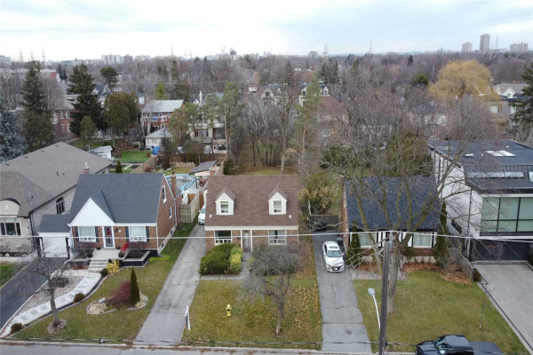 38 Lurgan Dr, Toronto