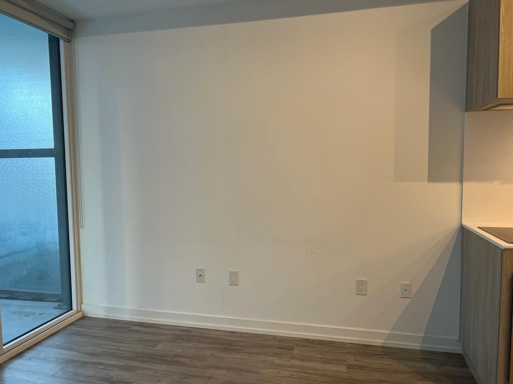 77 Shuter Street, #712
