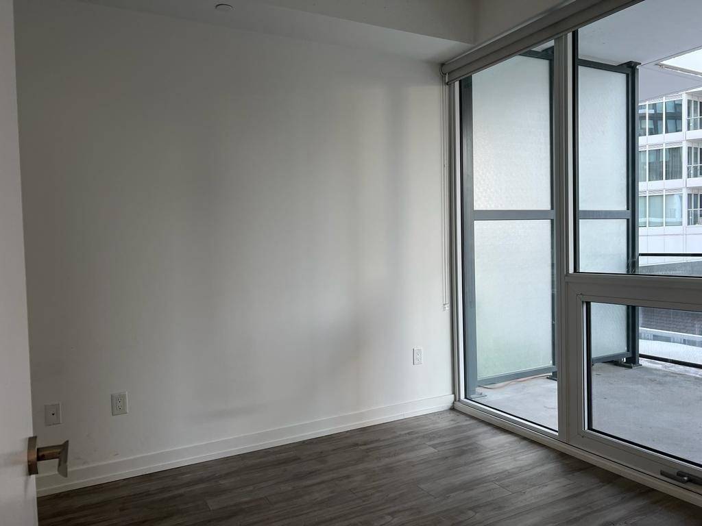 77 Shuter Street, #712