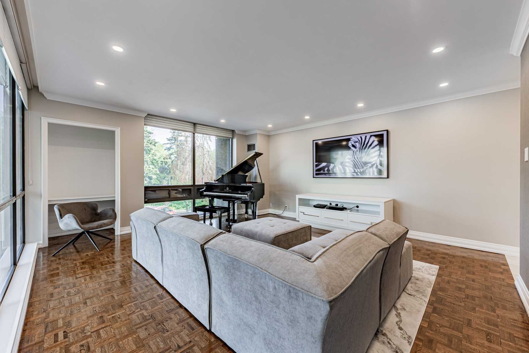 619 Avenue Rd, #201