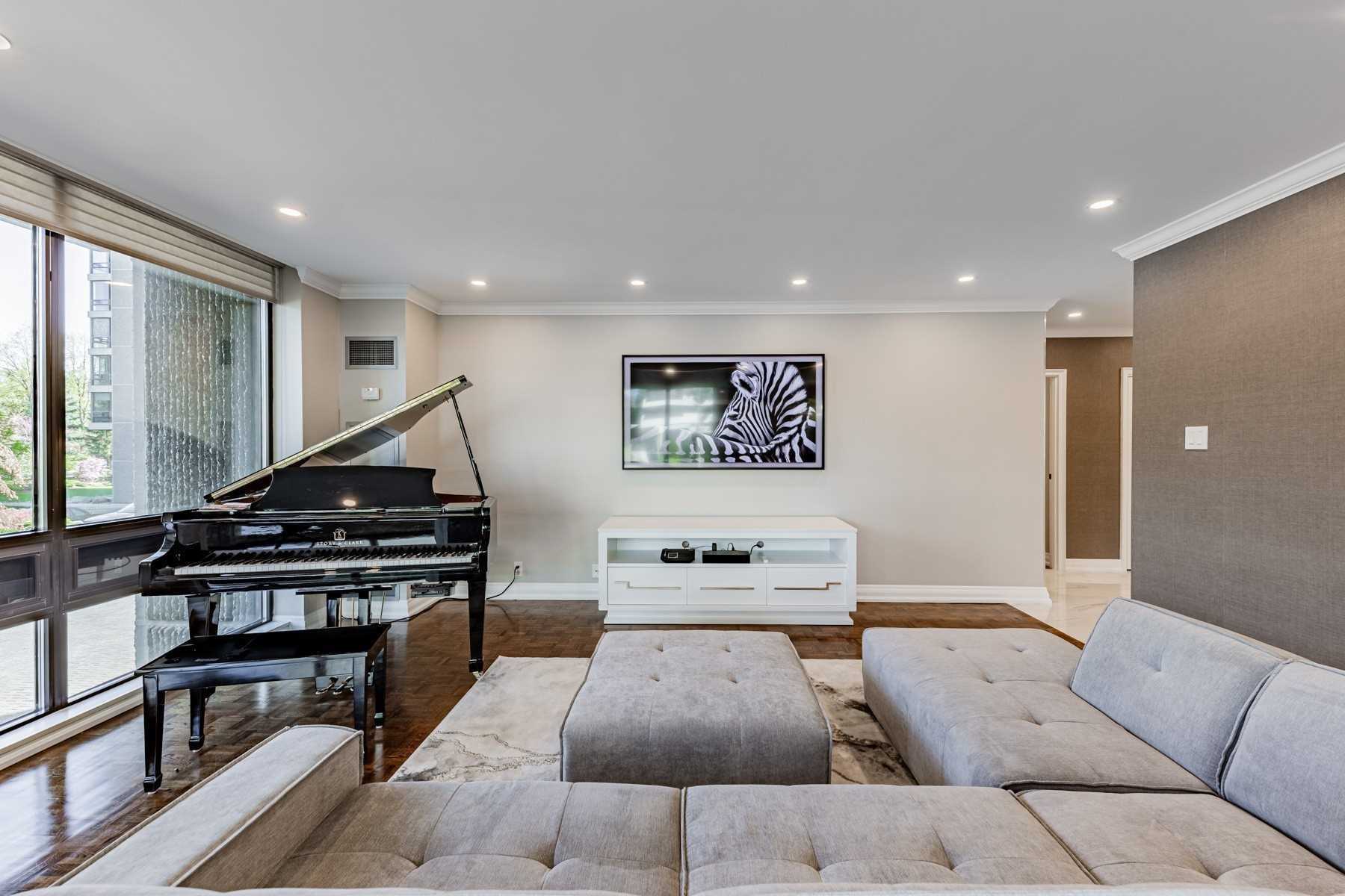 619 Avenue Rd, #201