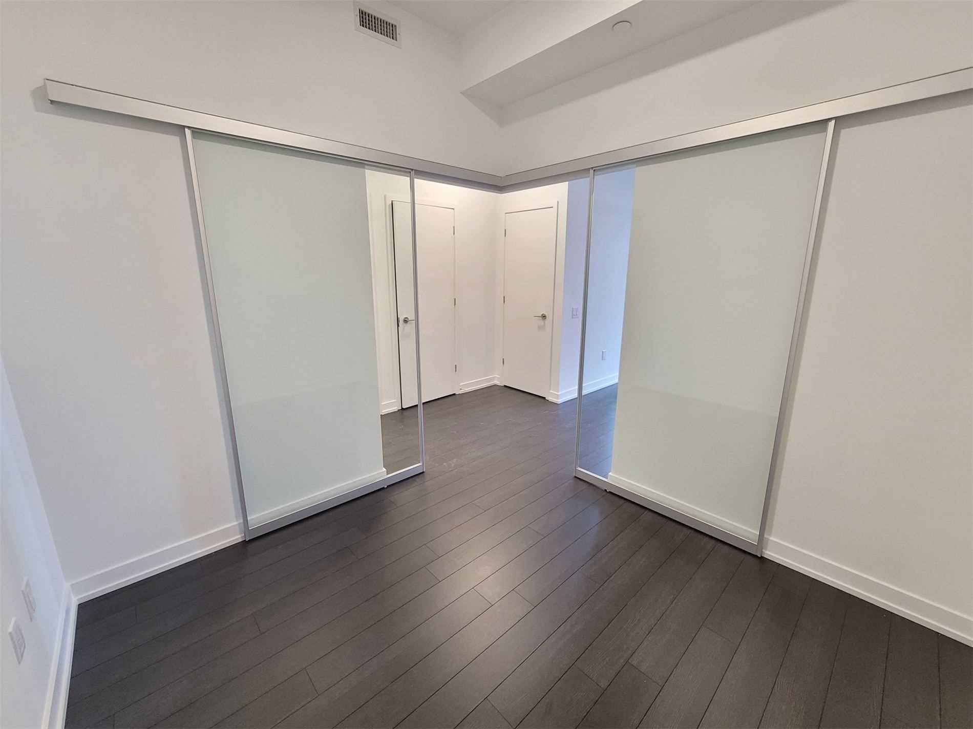 39 Roehampton Ave, #1210