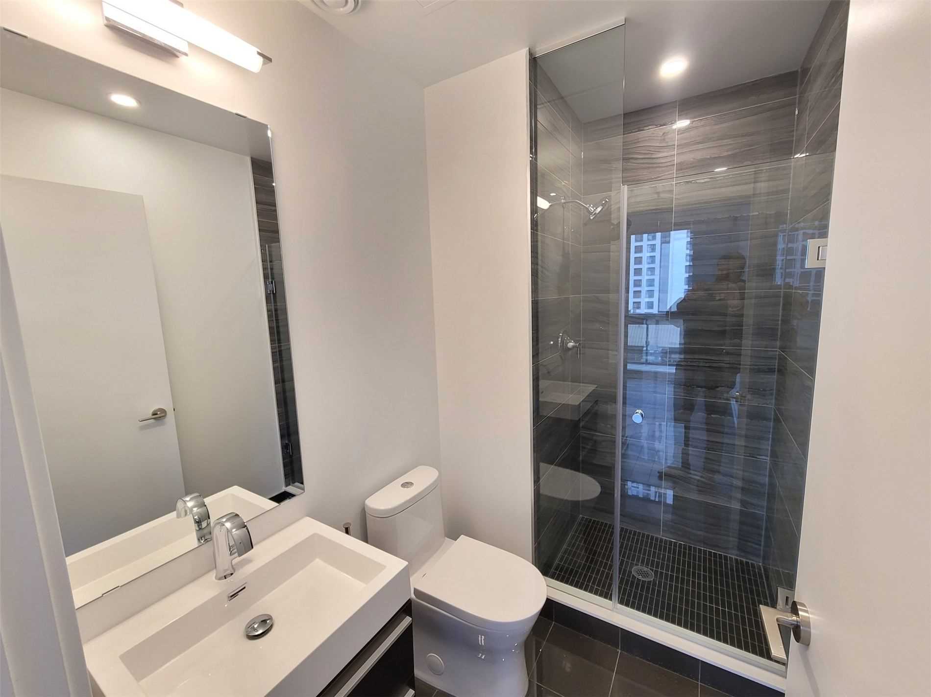 39 Roehampton Ave, #1210