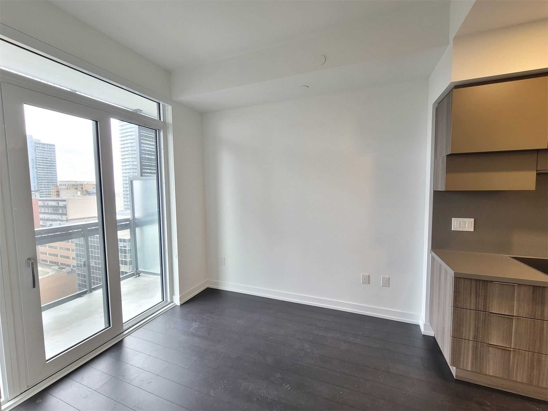 39 Roehampton Ave, #1210