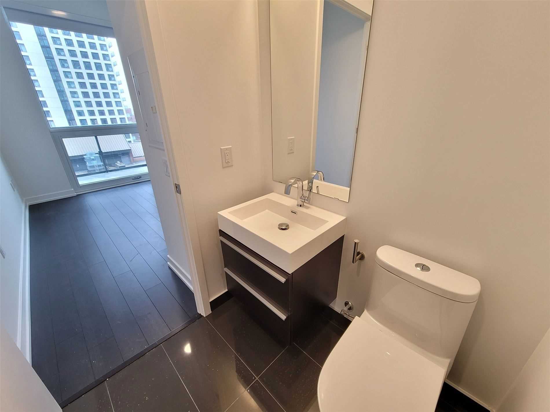 39 Roehampton Ave, #1210