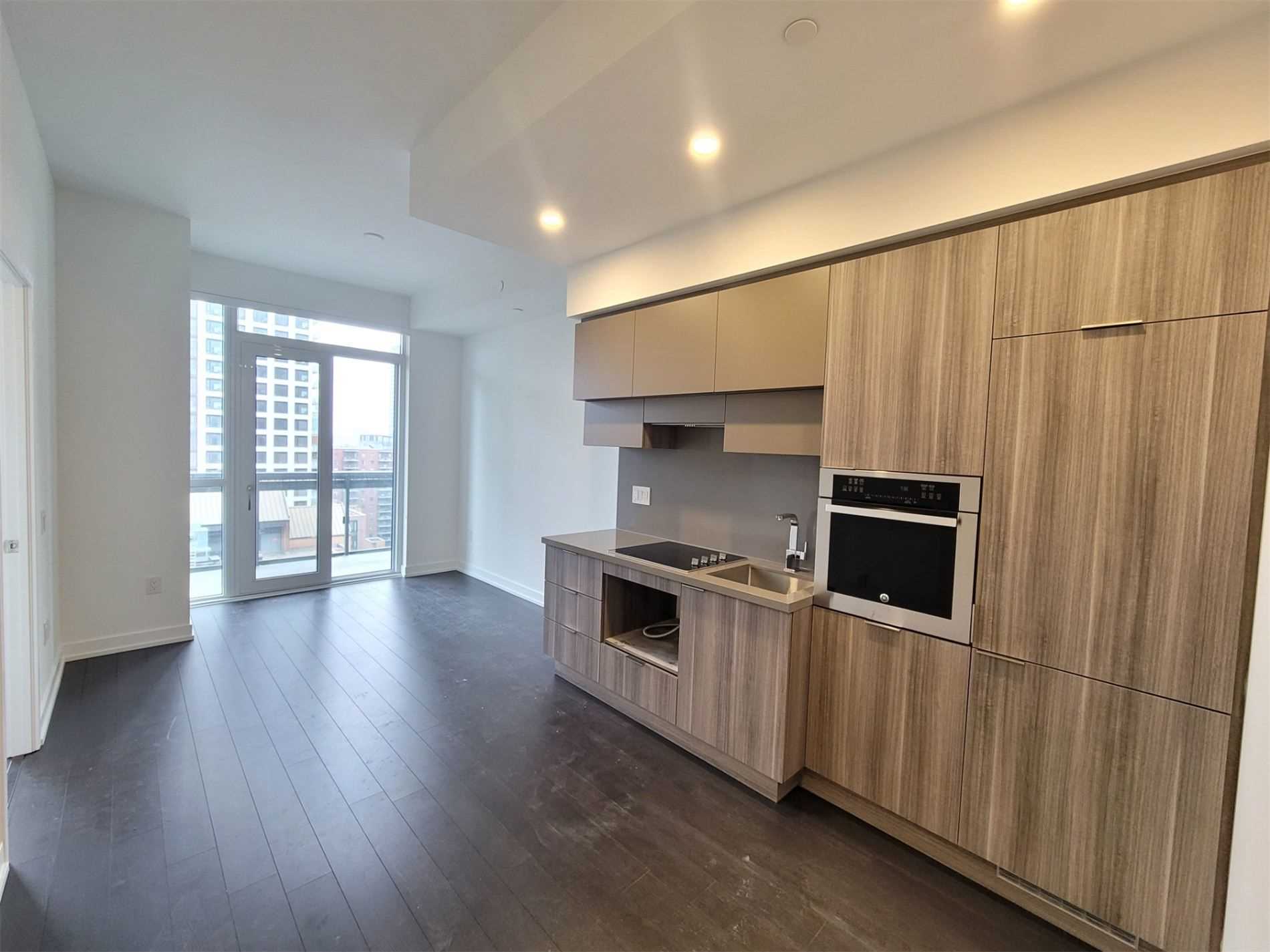 39 Roehampton Ave, #1210