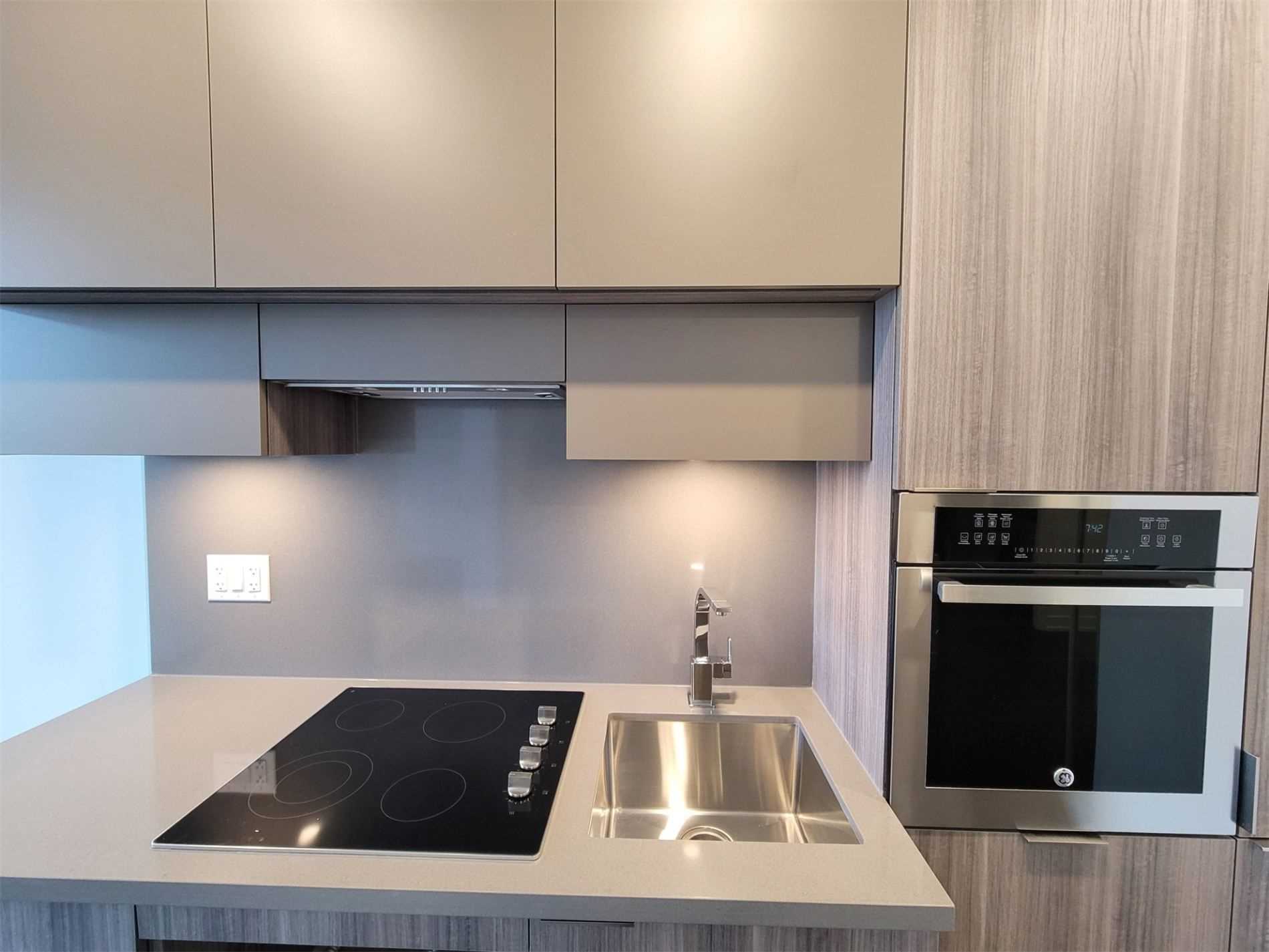 39 Roehampton Ave, #1210
