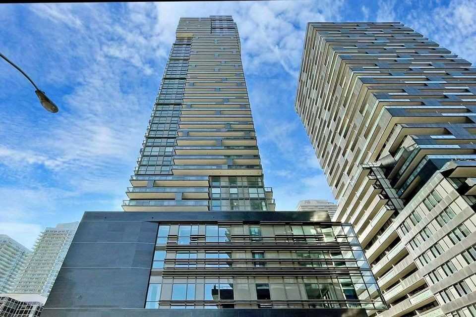 39 Roehampton Ave, #1210