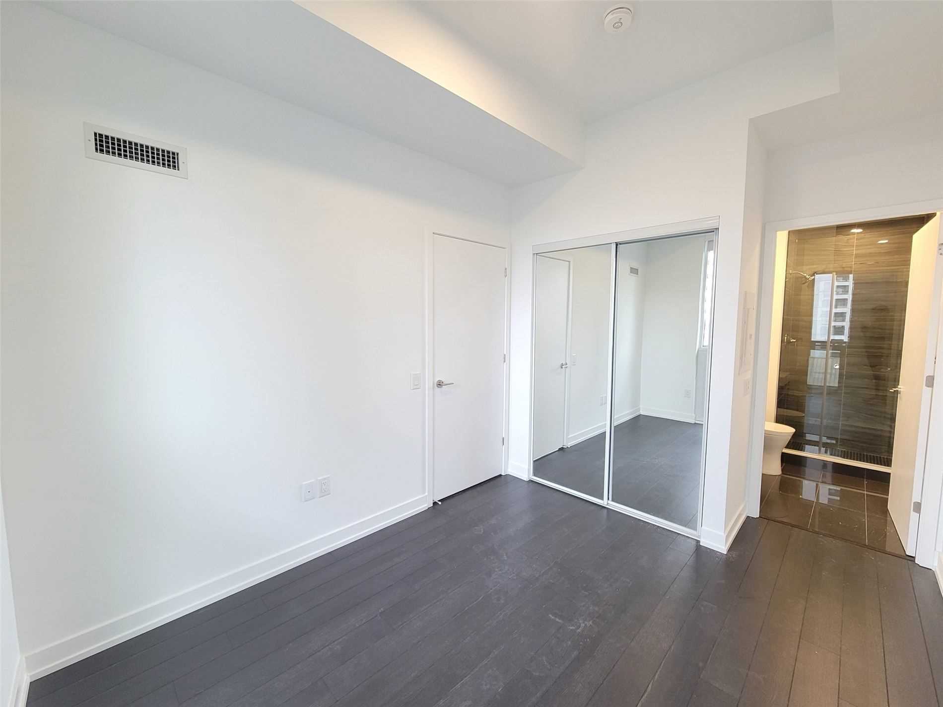 39 Roehampton Ave, #1210