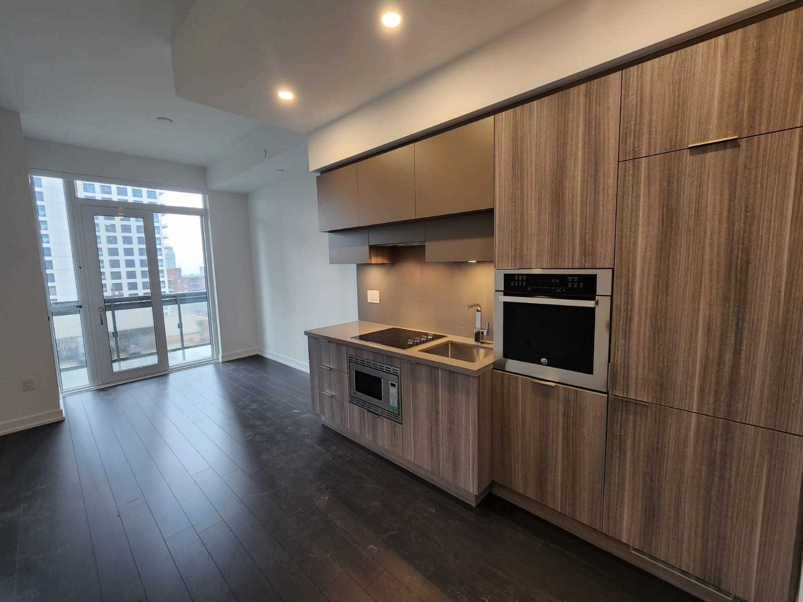 39 Roehampton Ave, #1210
