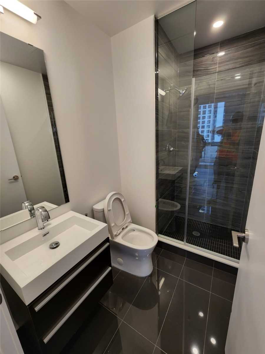 39 Roehampton Ave, #1210