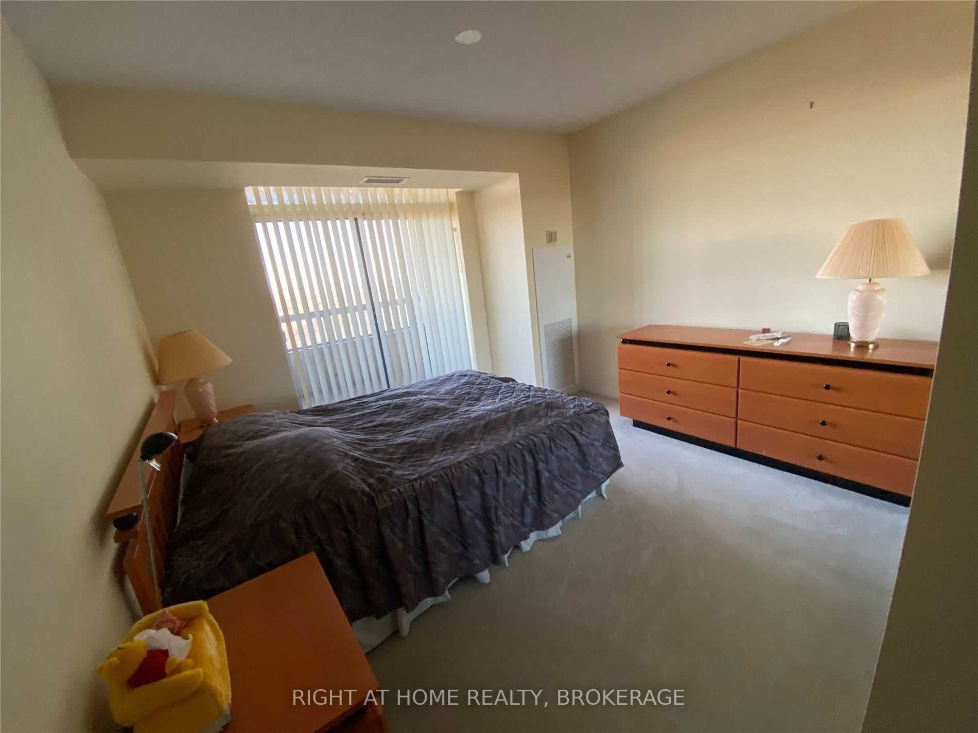 18 Sommerset Way, #2316