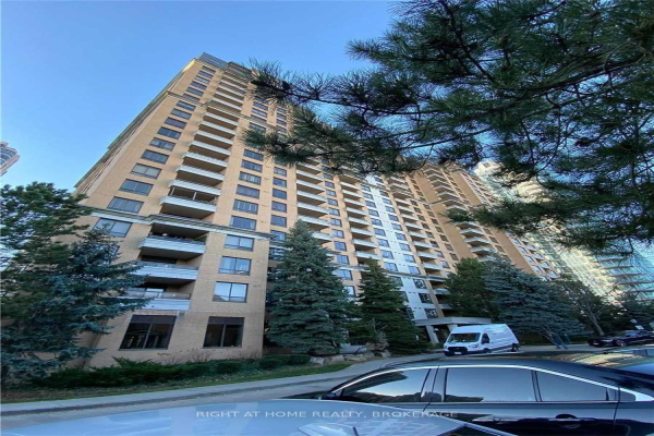 18 Sommerset Way, Toronto