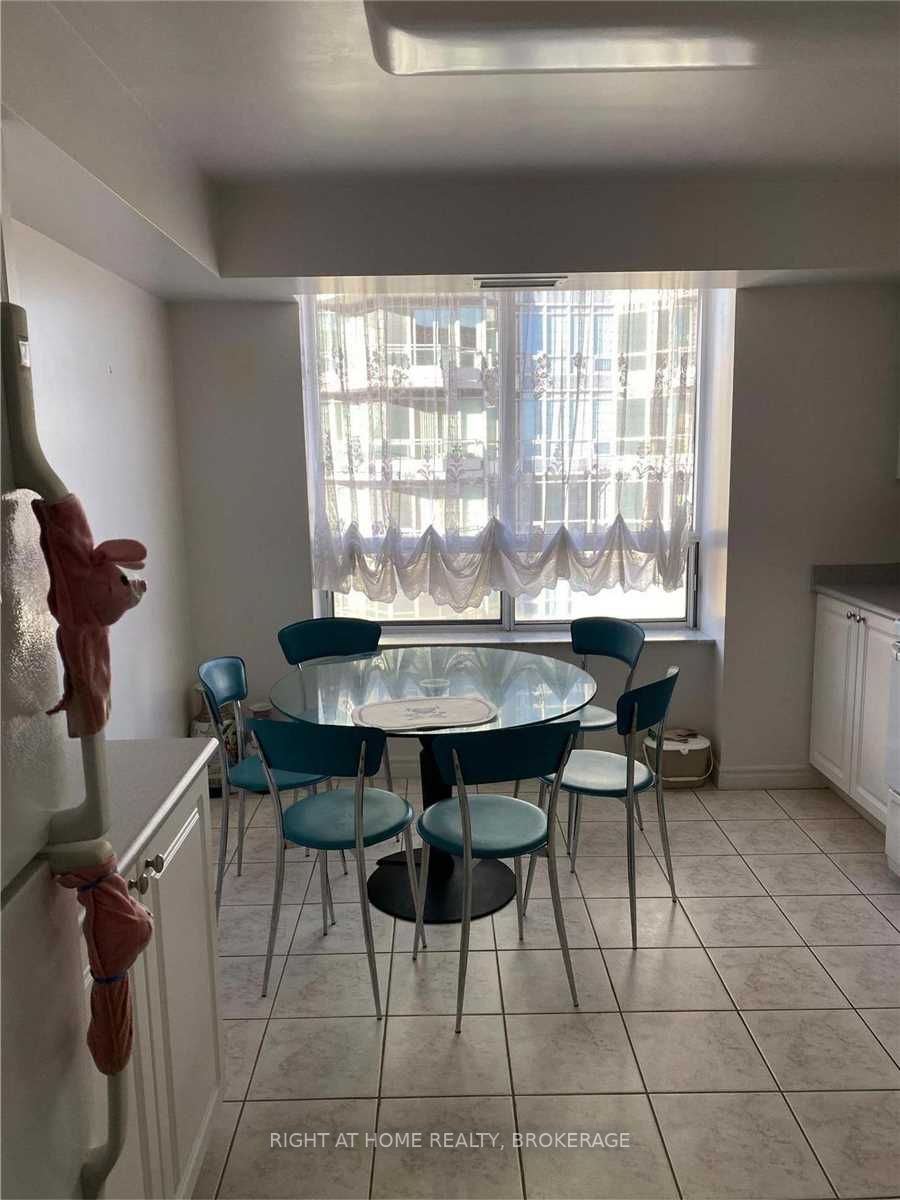 18 Sommerset Way, #2316