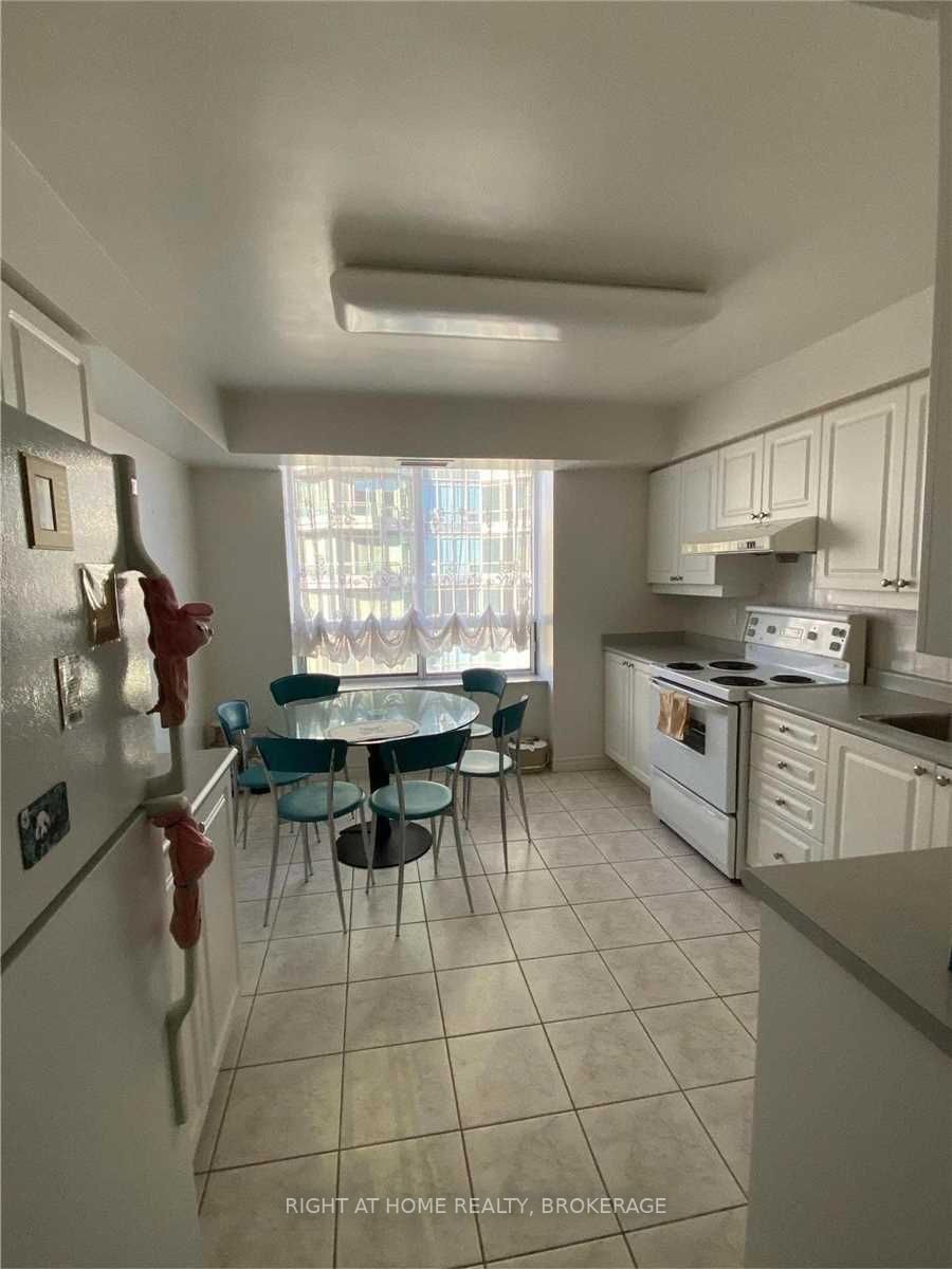 18 Sommerset Way, #2316