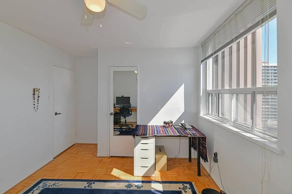 30 Gloucester Street #1912