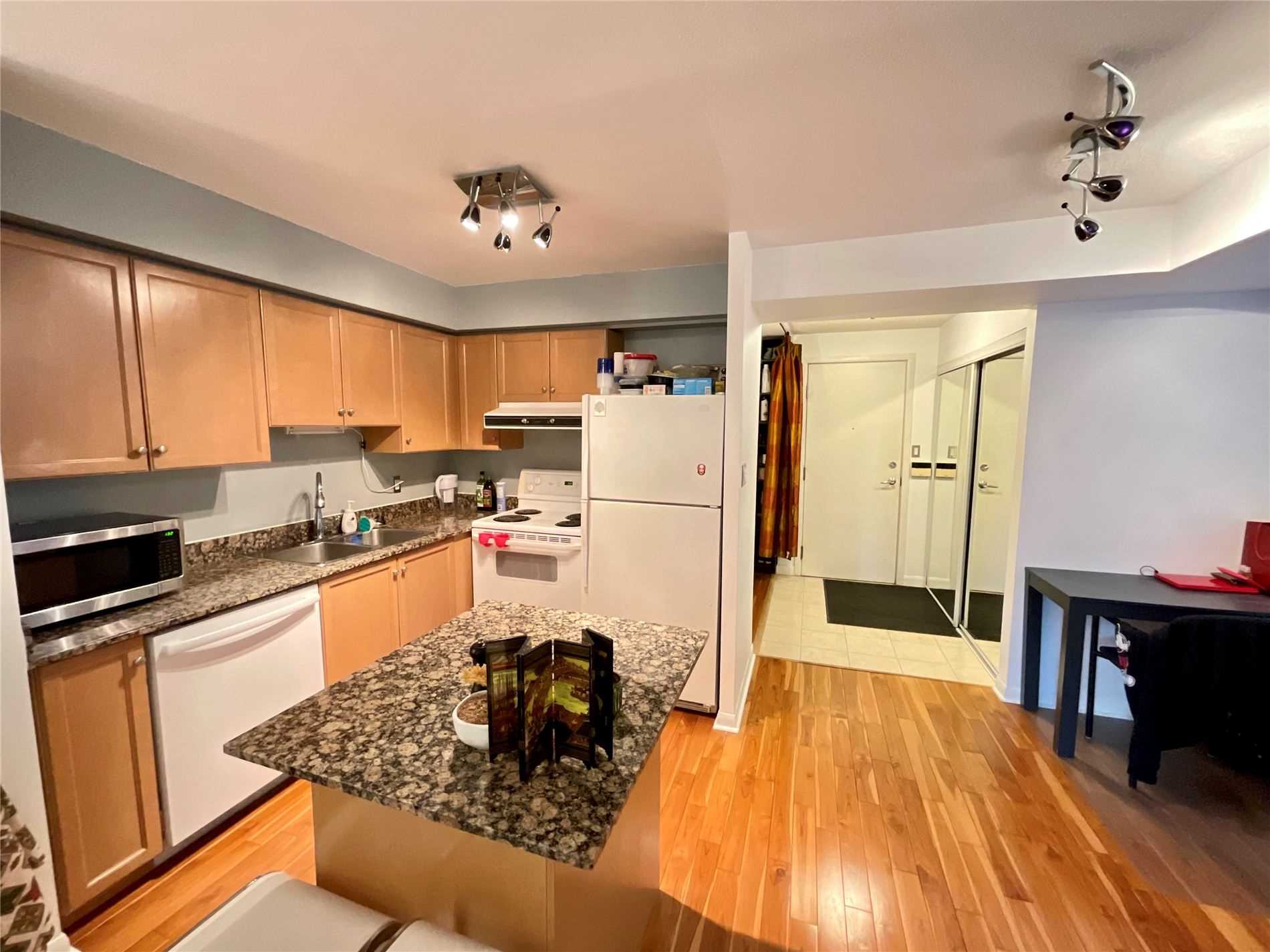 323 Richmond St E, #417