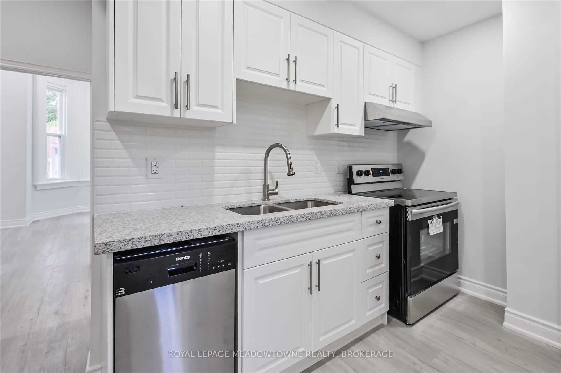 Listing C5850742 - Large Photo # 5