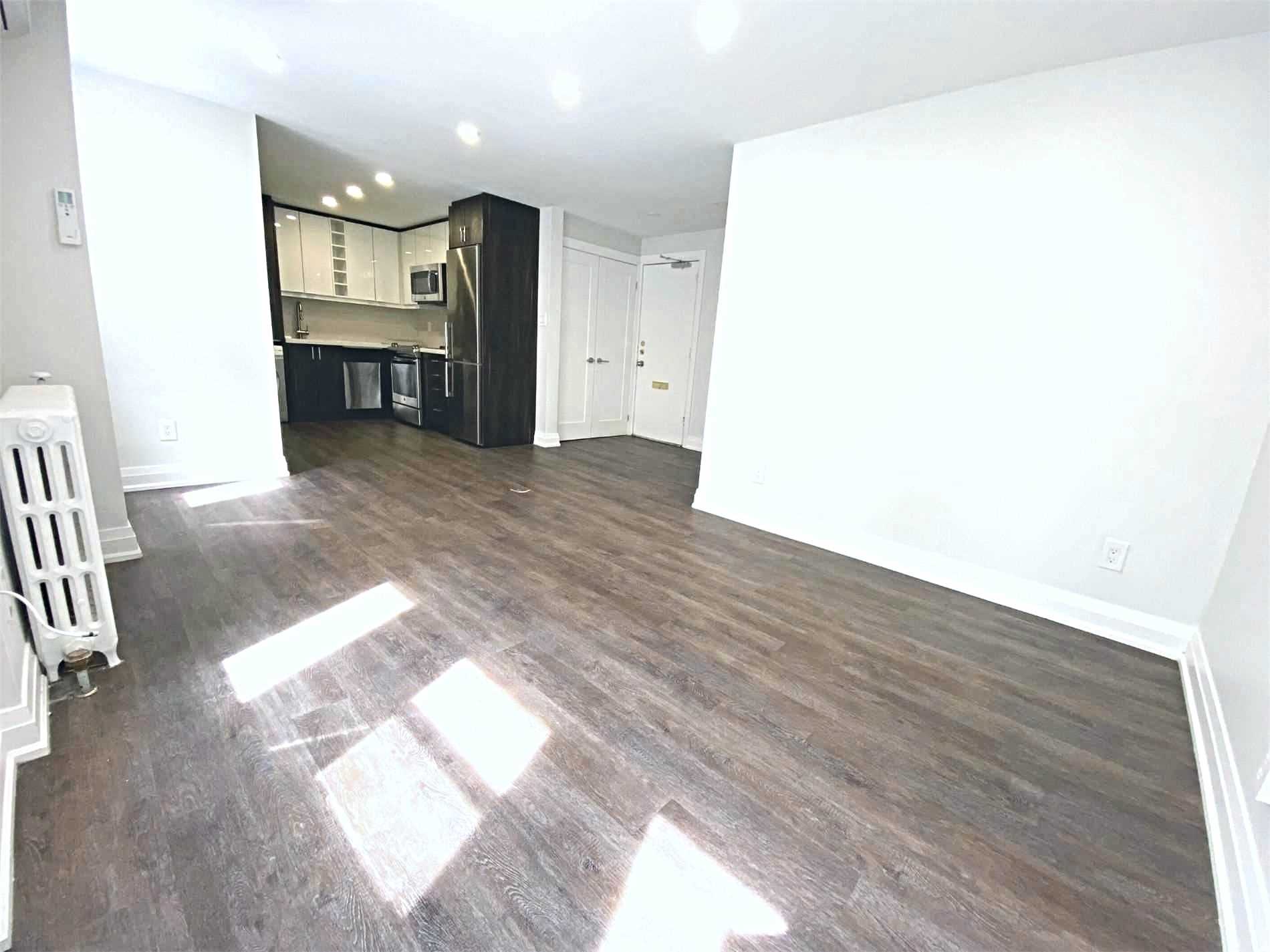 699 Eglinton Avenue W, #102