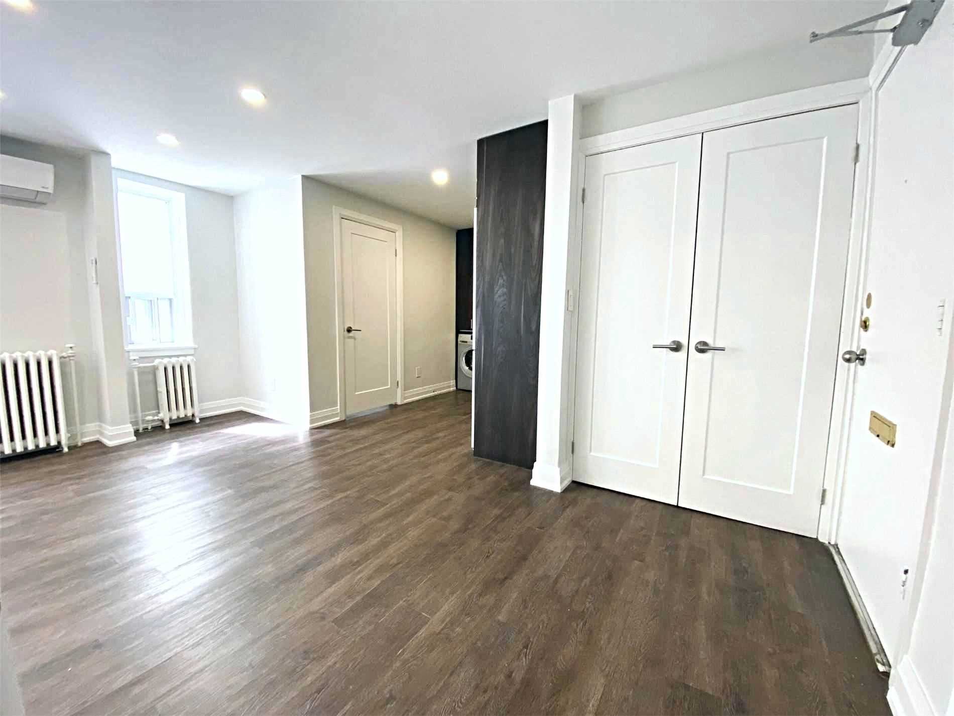 699 Eglinton Avenue W, #102