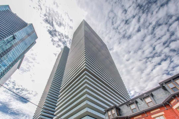 50 Charles St E, Toronto