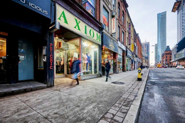 592 Yonge St, Toronto