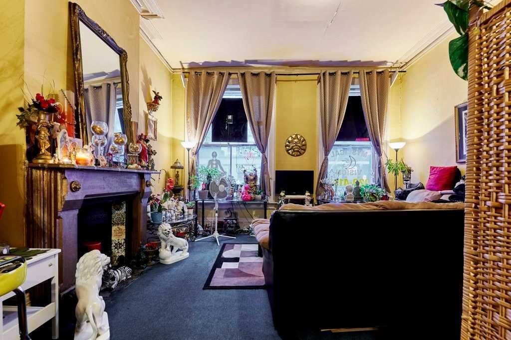 Listing C5856601 - Large Photo # 10