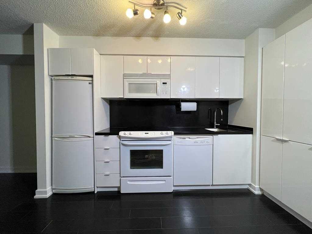 15 Iceboat Terrace, #1611