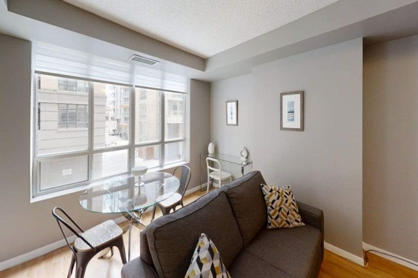 140 Simcoe St, Toronto