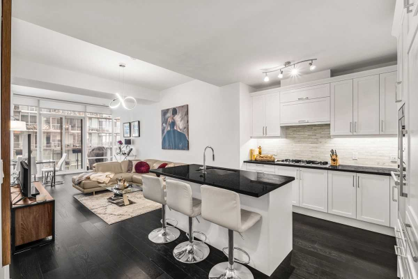 29 Queens Quay E, Toronto