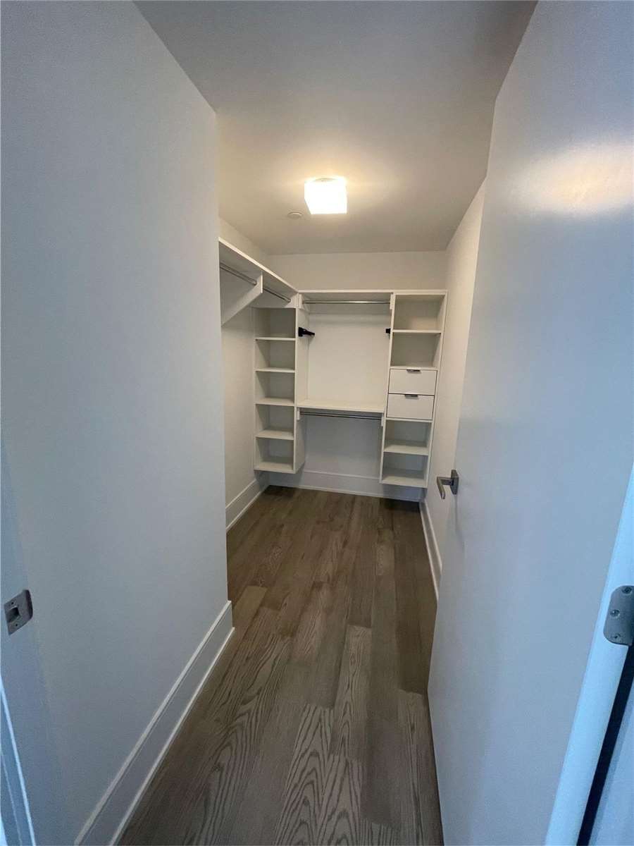 1 Gloucester Street #915