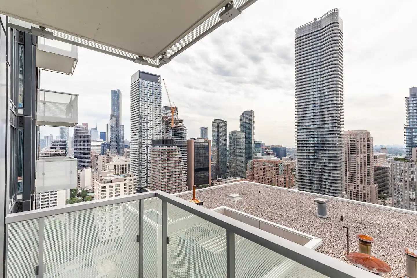 28 Wellesley Street E #2710