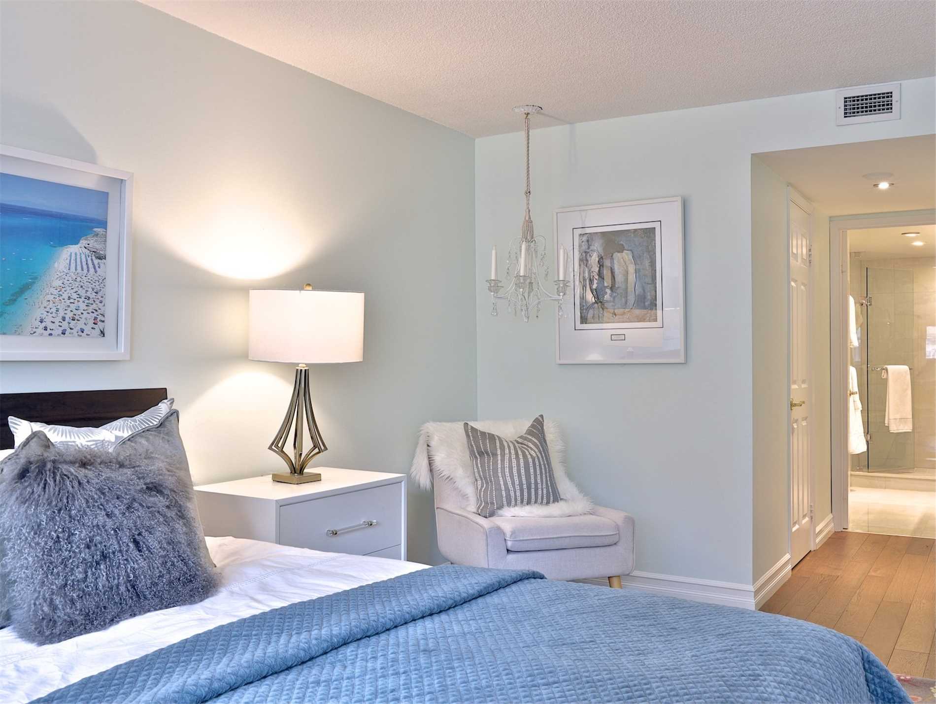 360 Bloor St E, #507