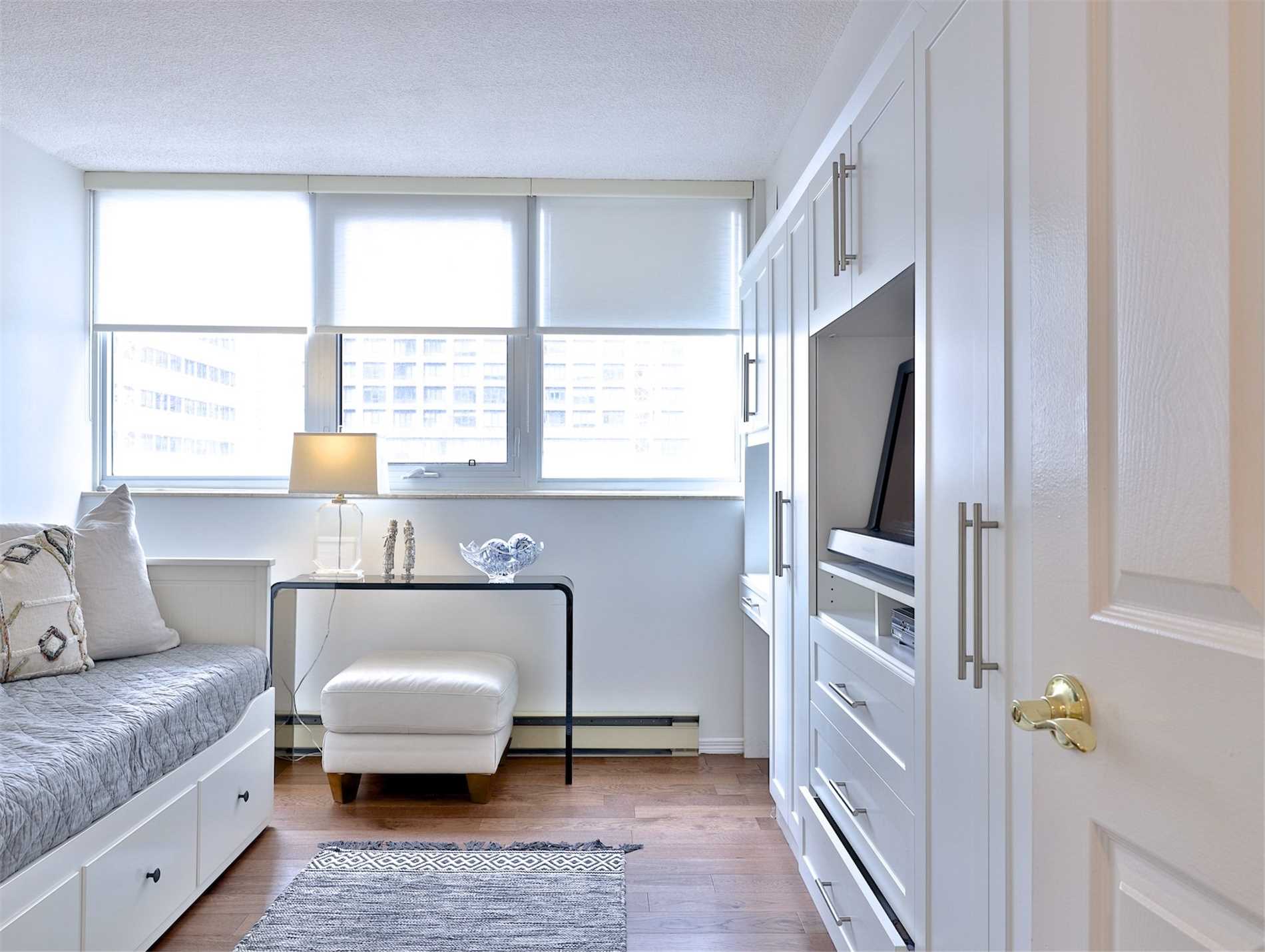 360 Bloor St E, #507