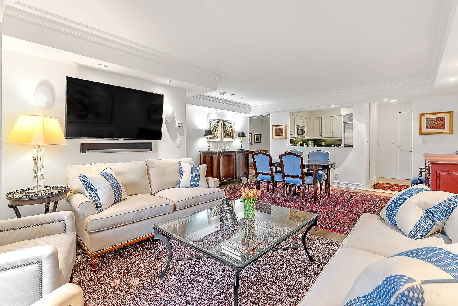 2 Roxborough Street E, #306