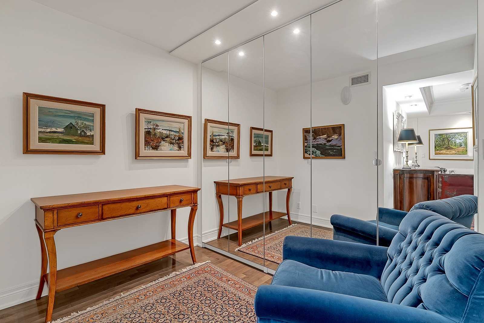2 Roxborough Street E, #306